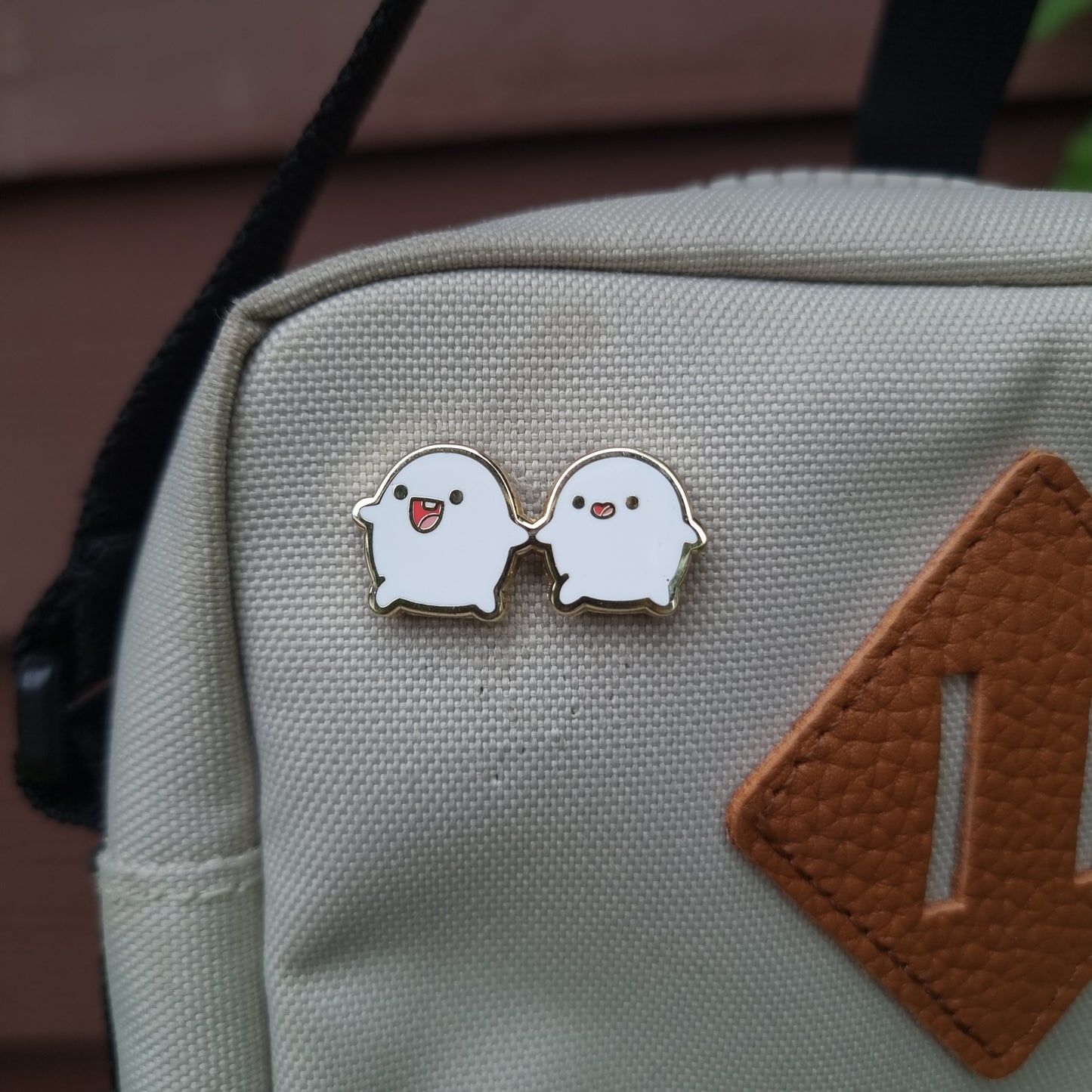 Warawara Couple Enamel Pin